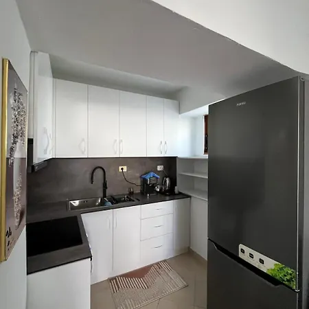 アパート Ksamil Apartament クサミル