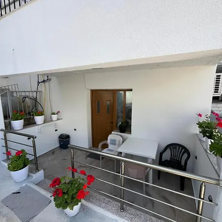 アパート Ksamil Apartament