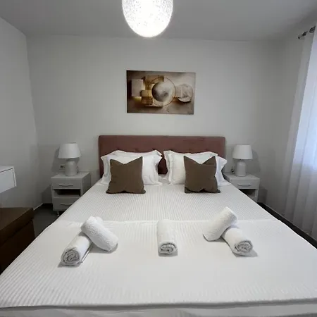 Ksamil Apartament アパート